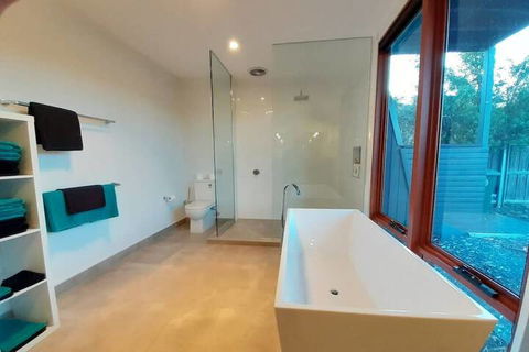 Amazing Unique Five-Star Waterfront Retreat - Sydney 4u 6