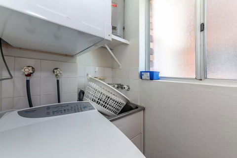 Gretel Lodge Unit 4 / 1 Gretel Close - Accommodation Sydney 4