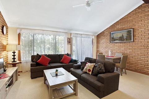 Macadamia Court, 2/8 Government Road - Accommodation Sydney 2