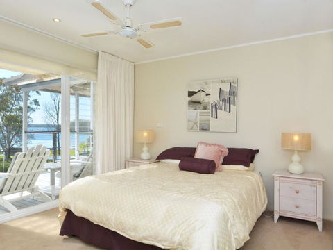Morisset Bay Waterfront Views Lake House Looking Over Trinity Marina - Sydney 4u 1