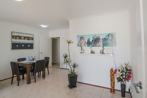 Cosy Murdoch Home - Sydney 4u 2