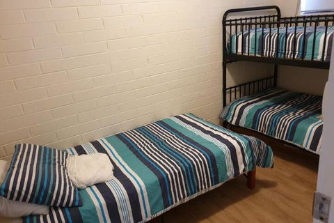 Unit 2 Breakaway Lodge - Accommodation Sydney 5
