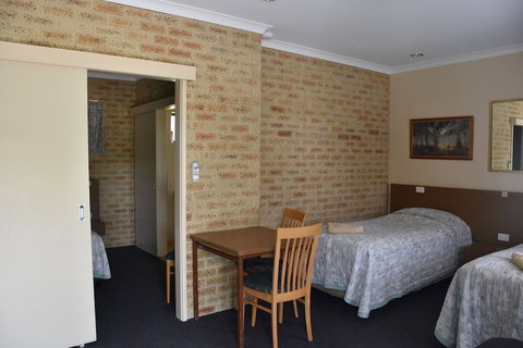 Valley Views Motel & Chalets - Accommodation Sydney 2