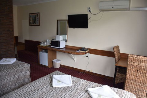 Valley Views Motel & Chalets - Accommodation Sydney 4