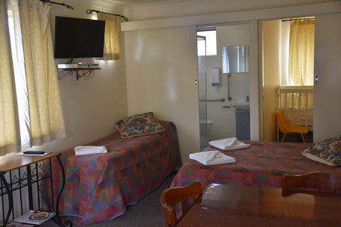 Valley Views Motel & Chalets - Accommodation Sydney 1