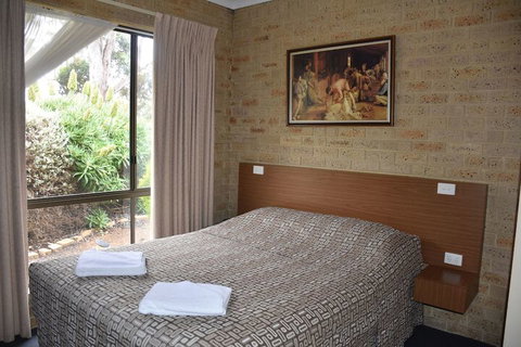 Valley Views Motel & Chalets - Accommodation Sydney 3