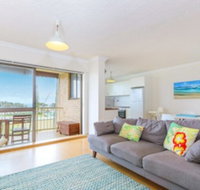 Beachside Bliss 12 Kingsway - Accommodation Sydney