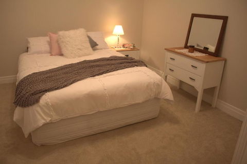 The Yellow Daisy - Accommodation Sydney 6
