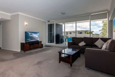 Oasis Unit 3 / 5 Laman Street - Accommodation Sydney 0