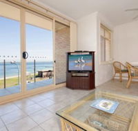 2 Bedroom Apartment Little Hut Unit 3 20 Kurrawa Close - Accommodation Sydney