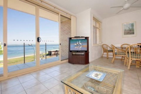 2 Bedroom Apartment Little Hut Unit 3 20 Kurrawa Close - Accommodation Sydney 0