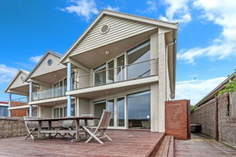 RUBYS BEACHFRONT - Accommodation Sydney 0