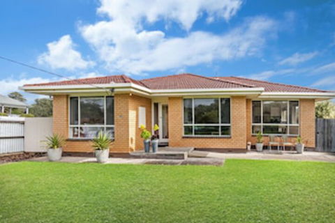 HAKUNA MATATA (No Worries) - Accommodation Sydney 0