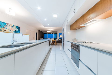 Peninsula 3 Bedroom Apartment - Sydney 4u 4