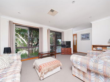 Wildflowers At Fingal Bay - Accommodation Sydney 1