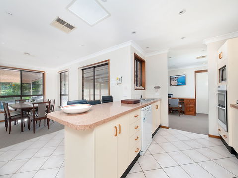 Wildflowers At Fingal Bay - Accommodation Sydney 4