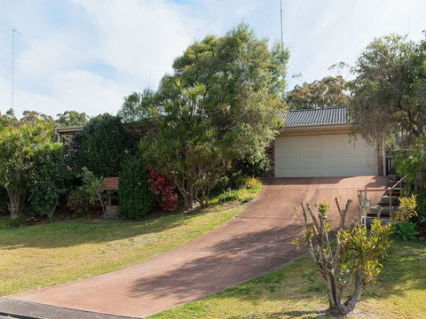 Wildflowers At Fingal Bay - Accommodation Sydney 0