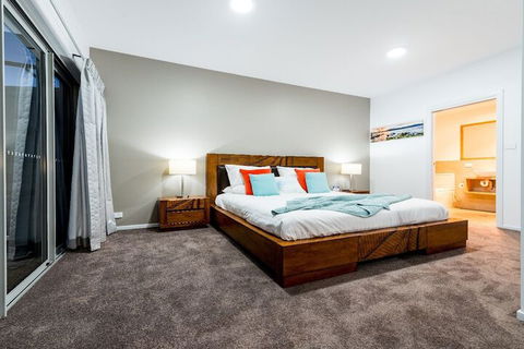 Ulverstone River Edge Apartments - Sydney 4u 3