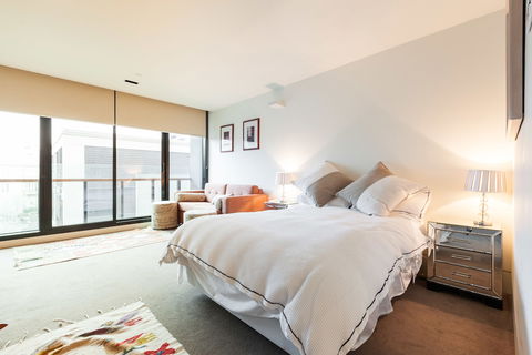 CELESTE, 1BDR East Melbourne Apartment - Accommodation Sydney 1