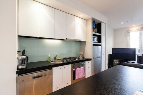 CLAUDE, 2BDR Melbourne Apartment - Accommodation Sydney 4