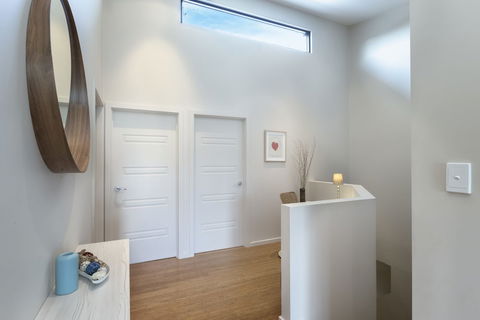 Khione 1 - Modern & Spacious With Views Towards Lake Jindabyne & The Mountains Beyond - Accommodation Sydney 5