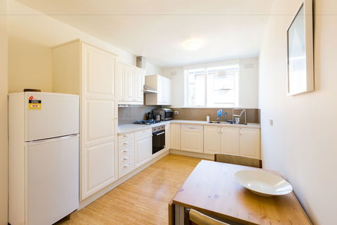 ROSIE, 2BDR St.Kilda Apartment - Sydney 4u 1
