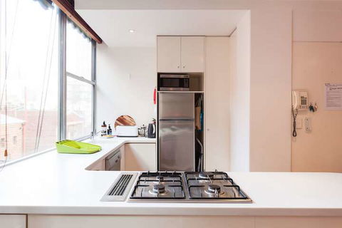 BENJAMIN, 2BDR Melbourne Apartment - Sydney 4u 2
