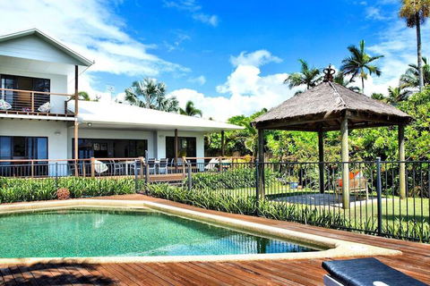 Absolute BeachFront Bliss @ Newell Beach - Accommodation Sydney 1