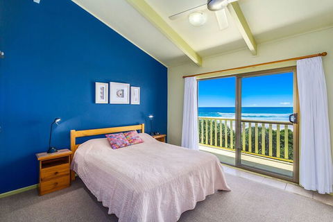 Sandpiper Beach Front House - Sydney 4u 4