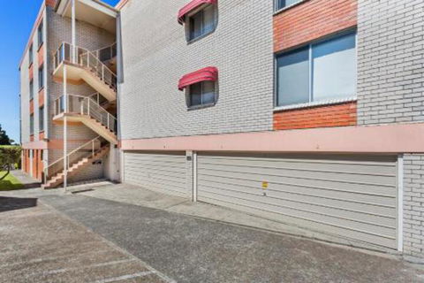 2 BEDROOM APARTMENT LAMAN LODGE UNIT 2 - Accommodation Sydney 5