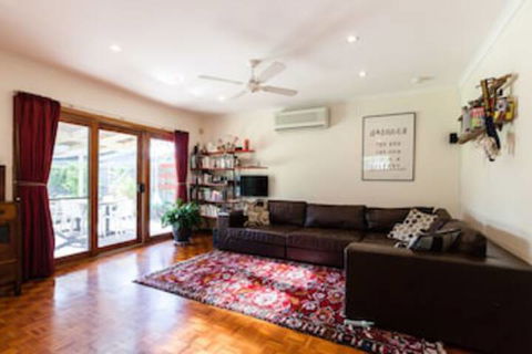 KELLY, 3BDR Northcote House - Accommodation Sydney 0