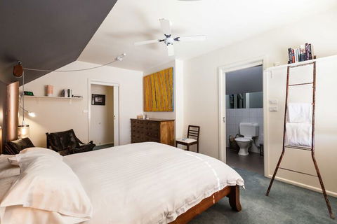 KELLY, 3BDR Northcote House - Accommodation Sydney 6