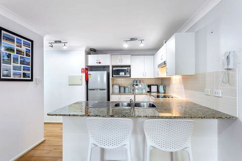 Shoal Bay Beach Apartments, 6/2 Shoal Bay Road - Accommodation Sydney 4