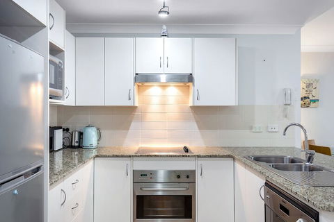 Shoal Bay Beach Apartments, 6/2 Shoal Bay Road - Accommodation Sydney 2