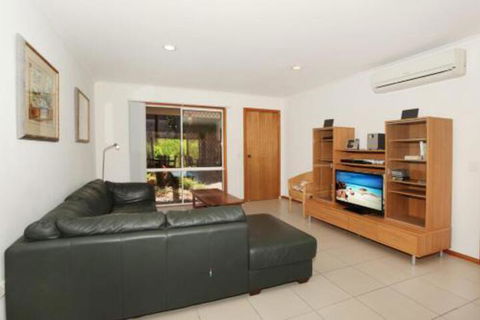2 Eastern Court Mount Coolum 400 DOLLAR BOND Pet Friendly LINEN INCLUDED - Accommodation Sydney 1