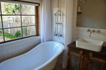 La Maisonette - Gorgeous 2 Bedroom - Sydney 4u 3