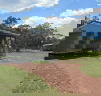 Just Red Wines Vineyard Cabins - Sydney 4u