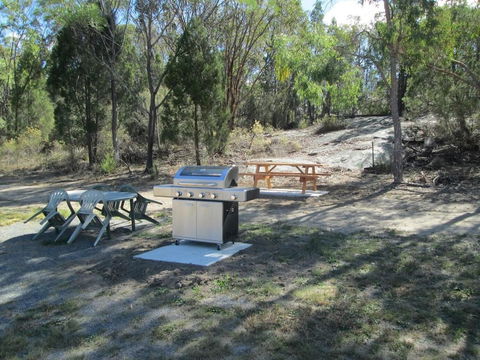 Just Red Wines Vineyard Cabins - Accommodation Sydney 4