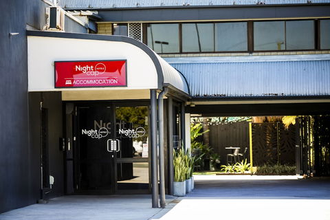 Nightcap At Kawana Waters Hotel - Sydney 4u 0