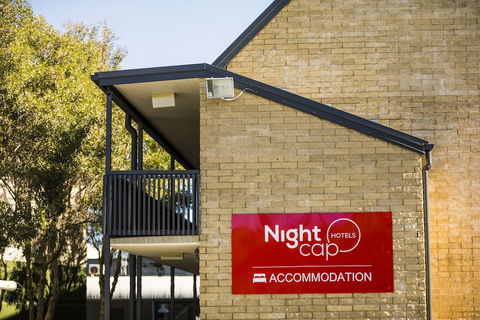 Nightcap At Kawana Waters Hotel - Sydney 4u 3