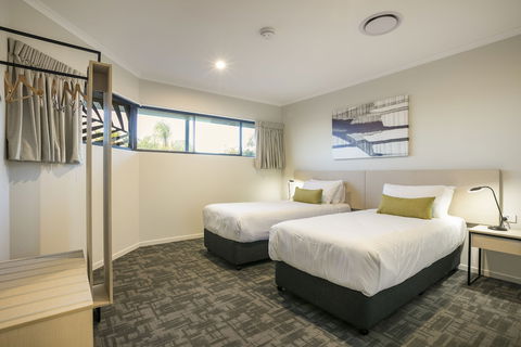Nightcap At Kawana Waters Hotel - Sydney 4u 6