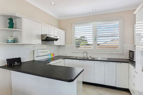 Sandy Shores 1 / 3 Messines Street - Accommodation Sydney 4