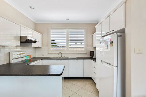 Sandy Shores 1 / 3 Messines Street - Accommodation Sydney 3
