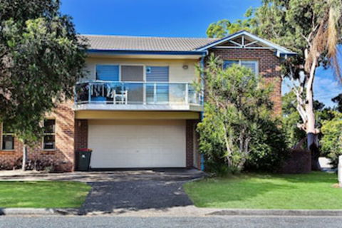 Sandy Shores 1 / 3 Messines Street - Accommodation Sydney 0