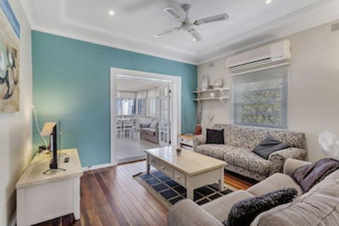 Tomaree Road, 14, Oscars Pet Friendly Beach House - Accommodation Sydney 0