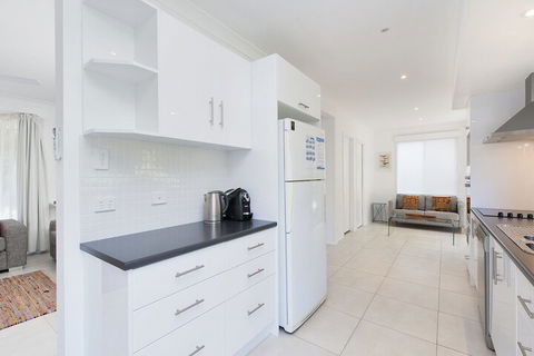 Ronald Avenue 101 Sea Behind The Trees - Accommodation Sydney 6