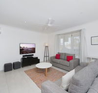Ronald Avenue 101 Sea Behind The Trees - Accommodation Sydney