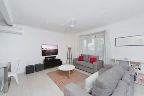 Ronald Avenue 101 Sea Behind The Trees - Accommodation Sydney 0