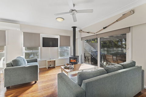 Blue Water 127 Government Road - Accommodation Sydney 5