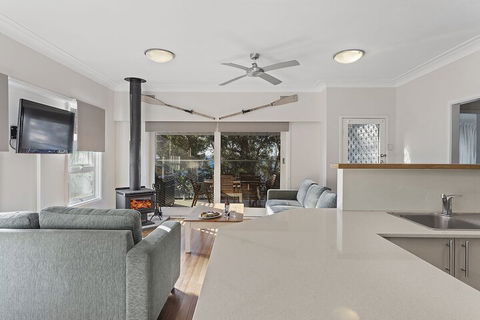 Blue Water 127 Government Road - Accommodation Sydney 2